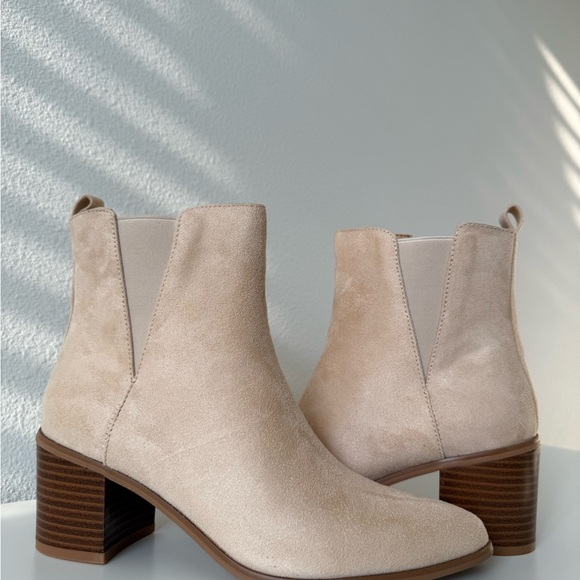 Elegant Cream Ankle Booties - Picture 1 of 2